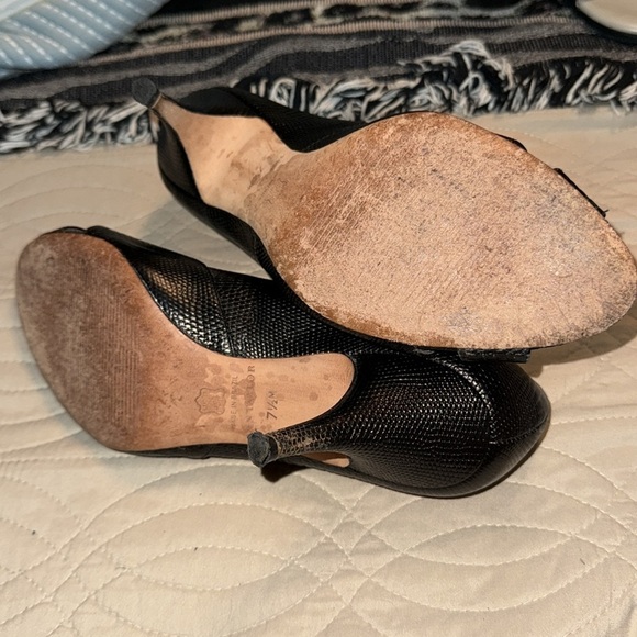 🌹Ann Taylor Black Peep Toe Heels - Picture 5 of 6